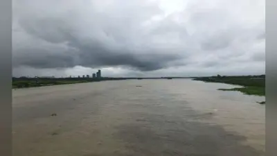 गंगा, यमुना समेत कई नदियां उफान पर, अनेक इलाकों पर मंडराया बाढ़ का खतरा
