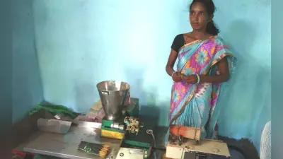 नक्सलियों के गढ़ कोलेंग गांव में तैयार हो रही अगरबत्ती, राज्य में बिखेर रही खुशबू