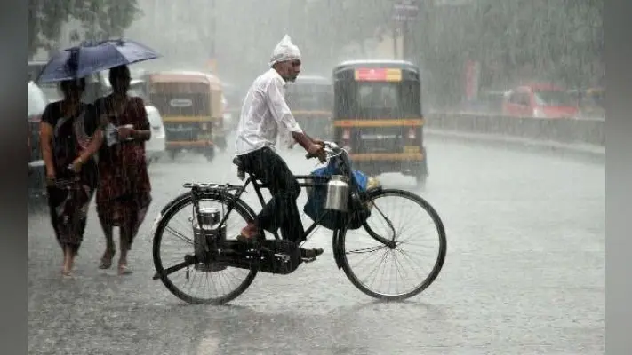 आधे शहर में बारिश, आधा रह गया सूखा