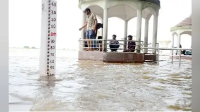 Flood in Bihar: खतरे के निशान से ऊपर बह रही है महानंदा, निचले इलाके में फैलने लगा बाढ़ का पानी