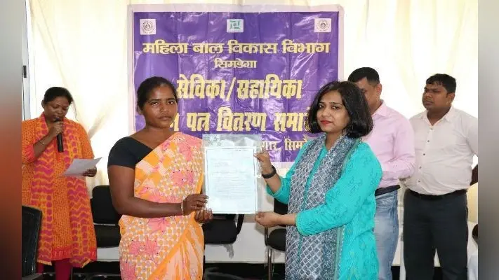 सिमडेगा : उपायुक्त विप्रा भाल ने सभी आंगनबाड़ी केंद्रों को मॉडल बनाने का दिया निर्देश