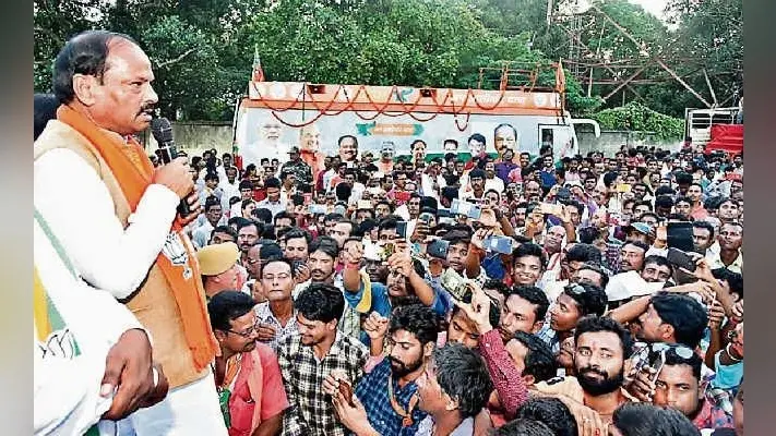 झारखंड को लूटने वालों को दिखायें बाहर का रास्ता : रघुवर दास