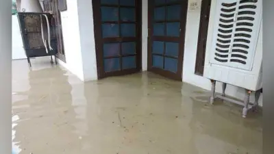कोसी के जलस्तर में आयी कमी, घरों में पानी घुसने से पीड़ितों की समस्या अब भी बरकरार