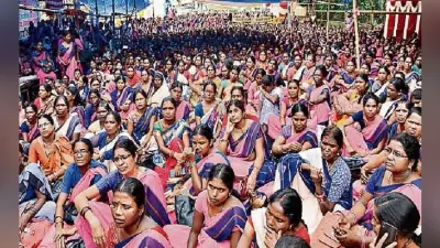यूनियन पदाधिकारियों तथा आंगनबाड़ी कर्मियों ने भरी हुंकार, कहा- हिम्मत है तो हटाये सरकार, जारी रहेगी हड़ताल
