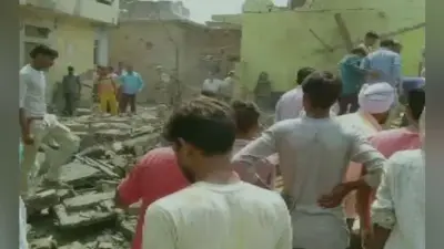 यूपी में पटाखे बनाते समय फैक्ट्री में विस्फोट, 6 लोगों की मौत, 8 घायल