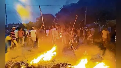औरंगाबाद : खनन के दौरान ब्लास्टिंग, ग्रामीणों ने 24 से अधिक वाहन फूंके, कर्मियों को दौड़ाकर पीटा