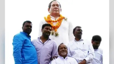 कसमार में विनोद बाबू की प्रतिमा का अनावरण, बोले सुदेश- विनोद बाबू के आदर्शों को जीवन में उतारें