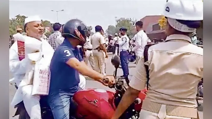 सख्ती : सांसद की स्कॉर्पियो पर लगी थी काली फिल्म, विधायक जी बाइक पर पीछे बैठे थे बिना हेलमेट, कटा चालान
