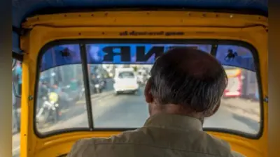 डोर-टू-डोर बांटना था राशन, पर हिंदपीढ़ी का नाम सुनते ही नदारद हुए ऑटो चालक