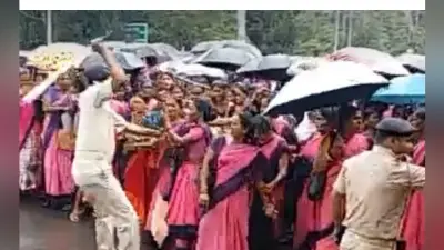 आंगनबाड़ी सेविकाओं पर पुलिस ने भांजीं लाठियां, मांगों को लेकर डेढ़ महीनों से हैं आंदोलनरत