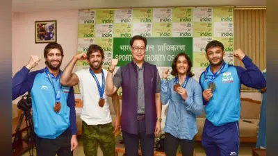 खेल मंत्री ने विश्व चैंपियनशिप में पदक जीतने वाले पहलवानों को किया सम्मानित