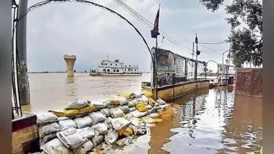 पटना : अब धीरे-धीरे पीछे हट रही है गंगा, मिली राहत