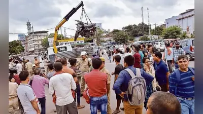 वाहन चेकिंग : लाड़लों के चलते कई अभिभावकों का कटा चालान, कई छात्राएं बिना हेलमेट पकड़ी गयीं, लगायीं छोड़ने की गुहार