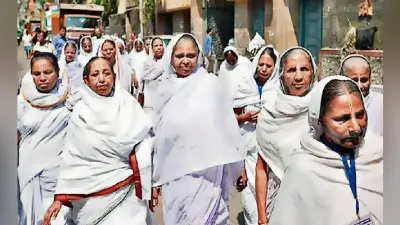 विधवाओं की जिंदगी अब भी है बेरंग, ये है इनके लिए कुछ सरकारी योजनाएं