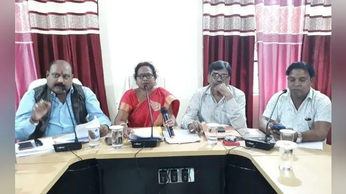 सिमडेगा : पूजा पंडालों में साफ-सफाई व पेयजल उपलब्ध कराने का निर्णय