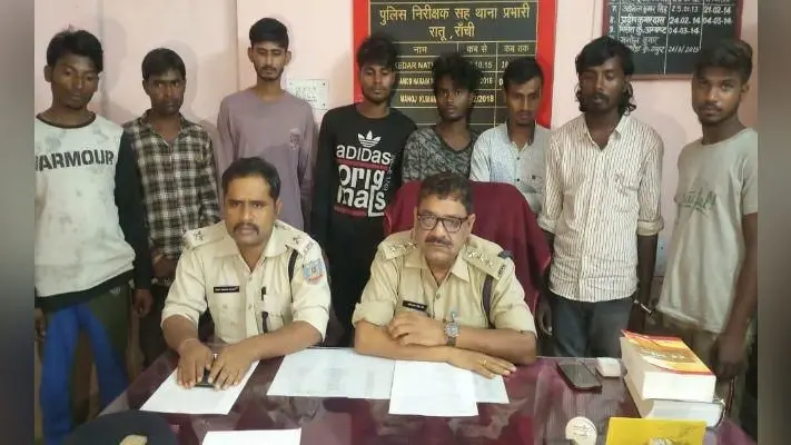रांची : चोरों के बड़े गिरोह का खुलासा, रातू से चोरी की गाडि़यों सहित आठ अपराधी गिरफ्तार