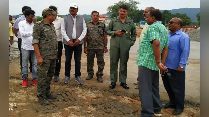 राष्ट्रपति के आगमन की तैयारी : तीन हेलीकॉप्टर बिशुनपुर में उतरेगा, एयरफोर्स के अधिकारी ने लिया जायजा