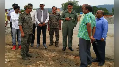 राष्ट्रपति के आगमन की तैयारी : तीन हेलीकॉप्टर बिशुनपुर में उतरेगा, एयरफोर्स के अधिकारी ने लिया जायजा