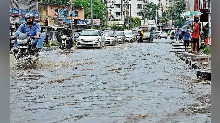 दिन भर झमाझम से निकला शहर का दम
