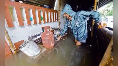 घर में घुसा पानी, बाढ़ जैसी स्थिति से शहरवासी परेशान
