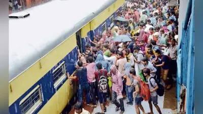 भारी बारिश के कारण शहर छोड़ने लगे स्टूडेंट्स, घर लौटे