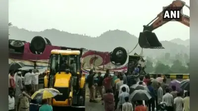 गुजरात में बस दुर्घटनाग्रस्त, 21 लोगों की मौत; PM मोदी दुख जताया