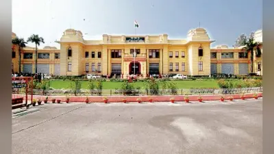 बधाई संदेश देकर संपर्क साध रहे प्रत्याशी