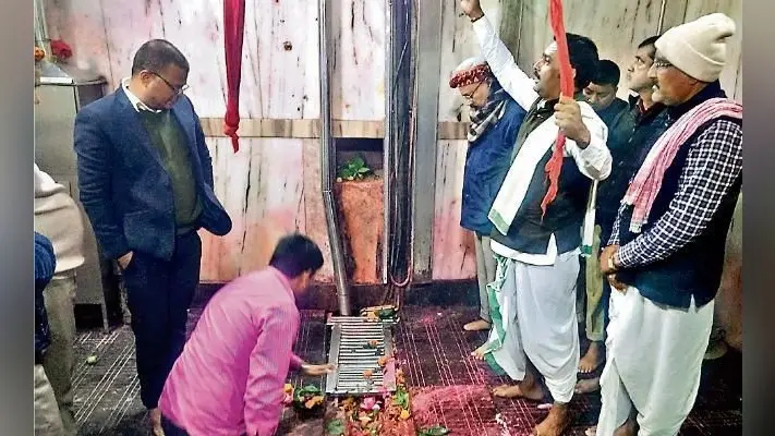 बासुकिनाथ : मंदिर के गर्भगृह में करंट मामले की हुई जांच, वायर में नहीं मिला लीकेज