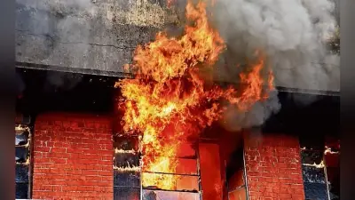 जमशेदपुर : 20 साल से बंद पड़ी केबुल कंपनी के ऑफिस में फिर लगी आग