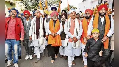 जमशेदपुर : प्रकाश पर्व में मिटी दूरियां, साथ दिखे रघुवर दास और सरयू राय