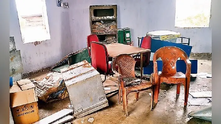 सोनाहातू : हाथियों ने सोनाहातू के तिलाईपिड़ी स्थित विद्यालय में मचाया उत्पात