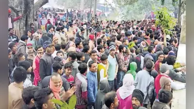 वैशाली :बीमा कंपनी के कर्मी की हत्या पुलिस की गाड़ी पर पथराव