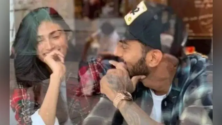 KL Rahul ने आथिया के साथ शेयर की रोमांटिक तस्वीर, बॉलीवुड सेलेब्रिटी और क्रिकेटर्स का आया ऐसा रिएक्शन