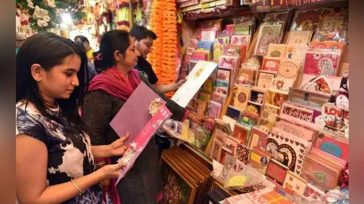 कम होता जा रहा है ग्रीटिंग कार्ड का क्रेज