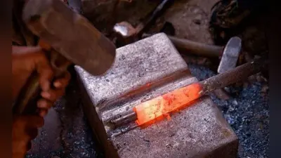 लोहे के पुर्जे बनानेवाले कारखाने में तैयार हो रहे थे मुंगेर ब्रांड हथियार