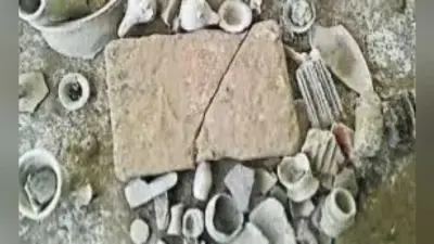 बिहार में हजारों वर्ष पुरानी सभ्यता के मिले अवशेष, हाथ लगा आयताकार तांबे का सिक्का जो…