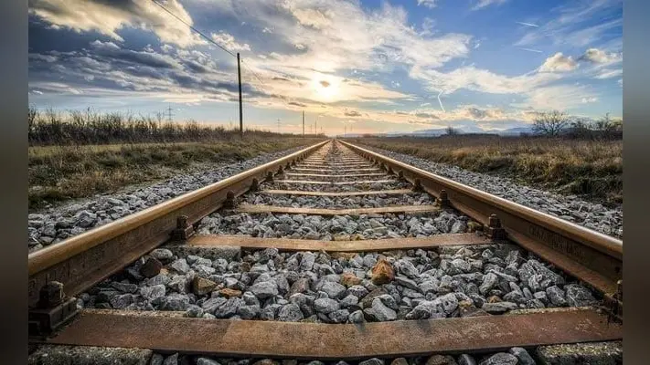 नक्सलियों की साजिश नाकाम, धनबाद-डेहरी पैसेंजर ट्रेन को उड़ाने की थी साजिश, स्टेशन पर मची अफरी तफरी