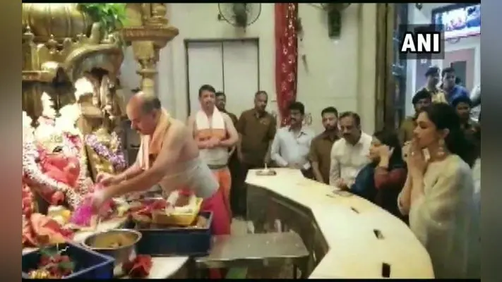 ‘छपाक’ की रिलीज के बाद, सिद्धि विनायक मंदिर पहुंचीं दीपिका पादुकोण