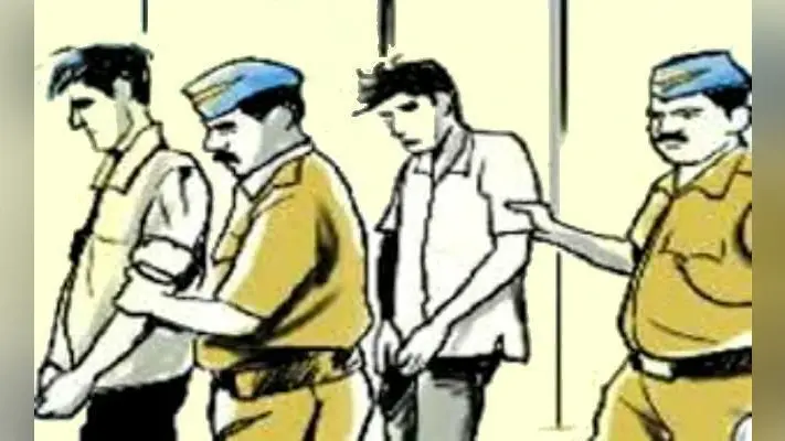 छेड़खानी का विरोध करने पर छात्रा से गाली- गलौज, तीन गिरफ्तार