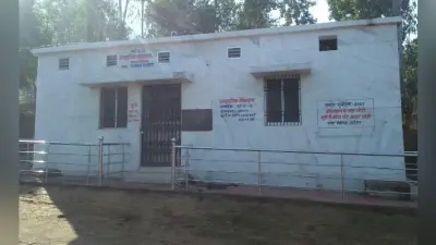 लातेहार : 19 लाख की लागत से बने सामुदायिक शौचालय का नहीं खुलता ताला, 6 माह पहले हुआ है उद्घाटन