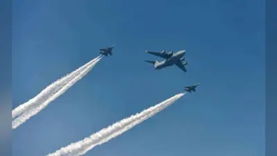 गणतंत्र दिवस परेडः फ्लाईपास्ट में पहली बार दिखेंगे चिनूक और अपाचे हेलीकॉप्टर, झांकी में होंगे राफेल, तेजस