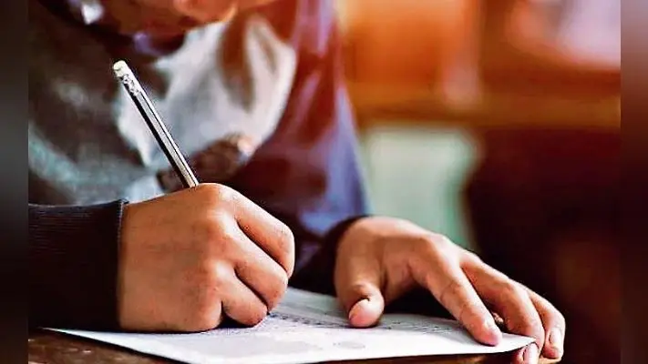 इंटर में कम हुए 73 हजार परीक्षार्थी, पांच साल में पहली बार तीन लाख से कम हुई इंटर के परीक्षार्थियों की संख्या