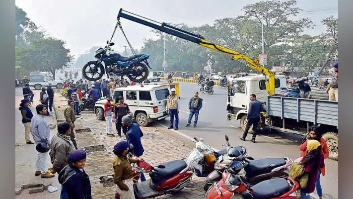 नहीं लगा रखी थीं सीट बेल्ट, राजद विधायक की पत्नी का कटा चालान