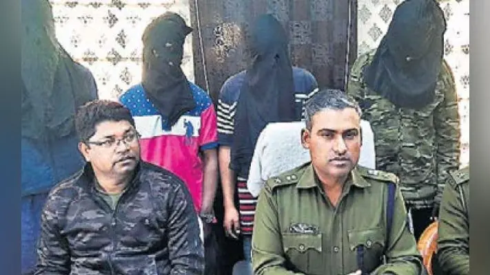 झारखंड : मेले से लौट रही छह नाबालिग लड़कियों का अपहरण कर छेड़छाड़ कर रहे थे युवक, पांच गिरफ्तार