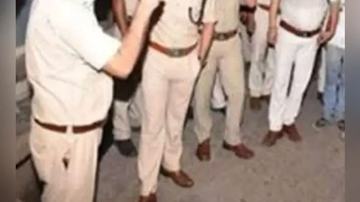 बिहार की सभी पुलिस लाइनों में एक साथ देर रात तक छापे