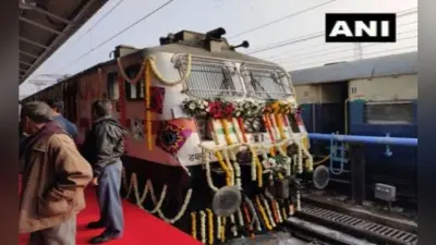 अहमदाबाद-मुंबई तेजस एक्सप्रेस रवाना हुई, एक घंटे से अधिक की देरी हुई तो मिलेगा मुआवजा