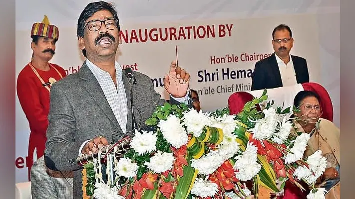 विकास के नाम पर लूटे जा रहे आदिवासी : हेमंत