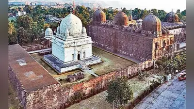 चलिये मांडू नगरी घूम आयें