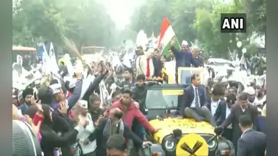 नामांकन दाखिल करने से पहले केजरीवाल ने की वाल्मीकि मंदिर में पूजा, रैली शुरू
