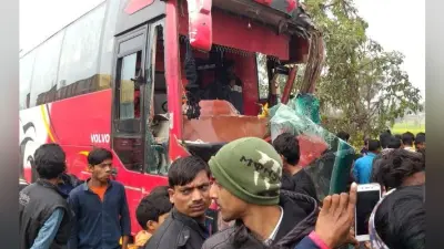 दिल्ली से मुजफ्फरपुर जा रही बस ने सीवान से आ रही बस में मारी टक्कर, 21 यात्री घायल